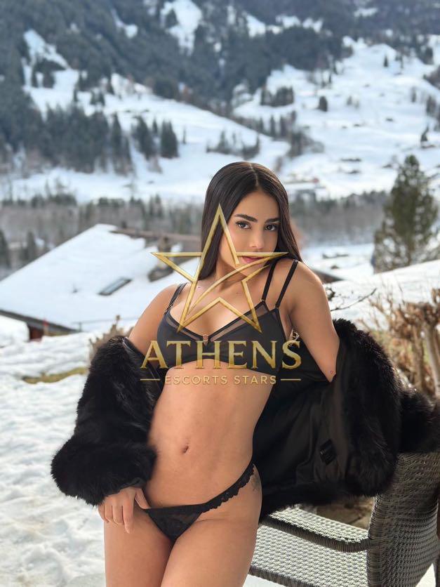 AURORA-ATHENS-ESCORT-STARS